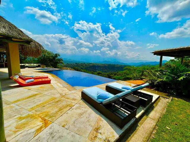 Finca for rent in Anapoima with pool and mountain views
