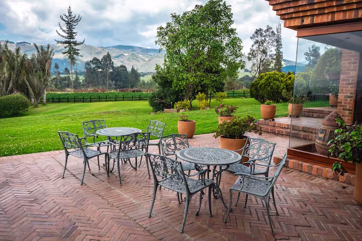 Country house with a lake in Cundinamarca for rent
